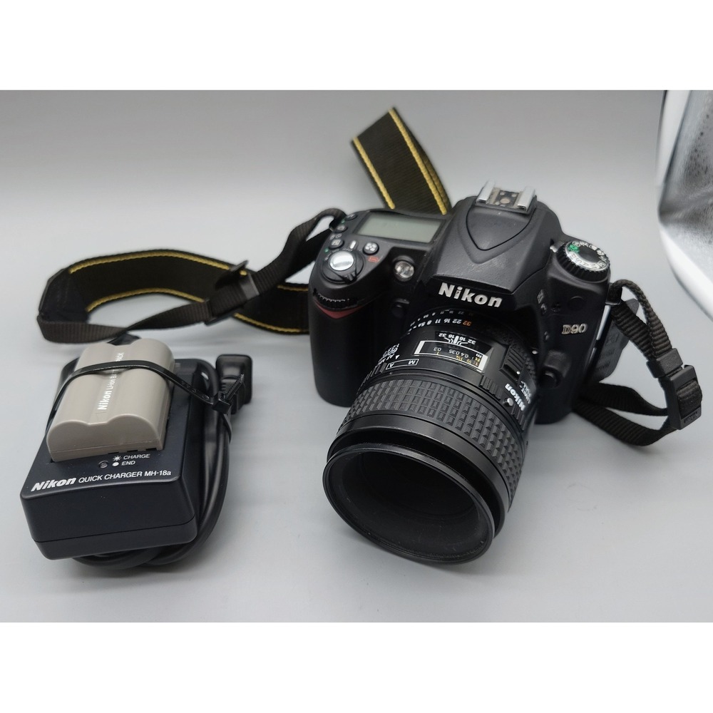 Nikon D90 DSLR Camera with AF Micro Nikkor 60mm 1:2.8 D Lens [GNH026830]